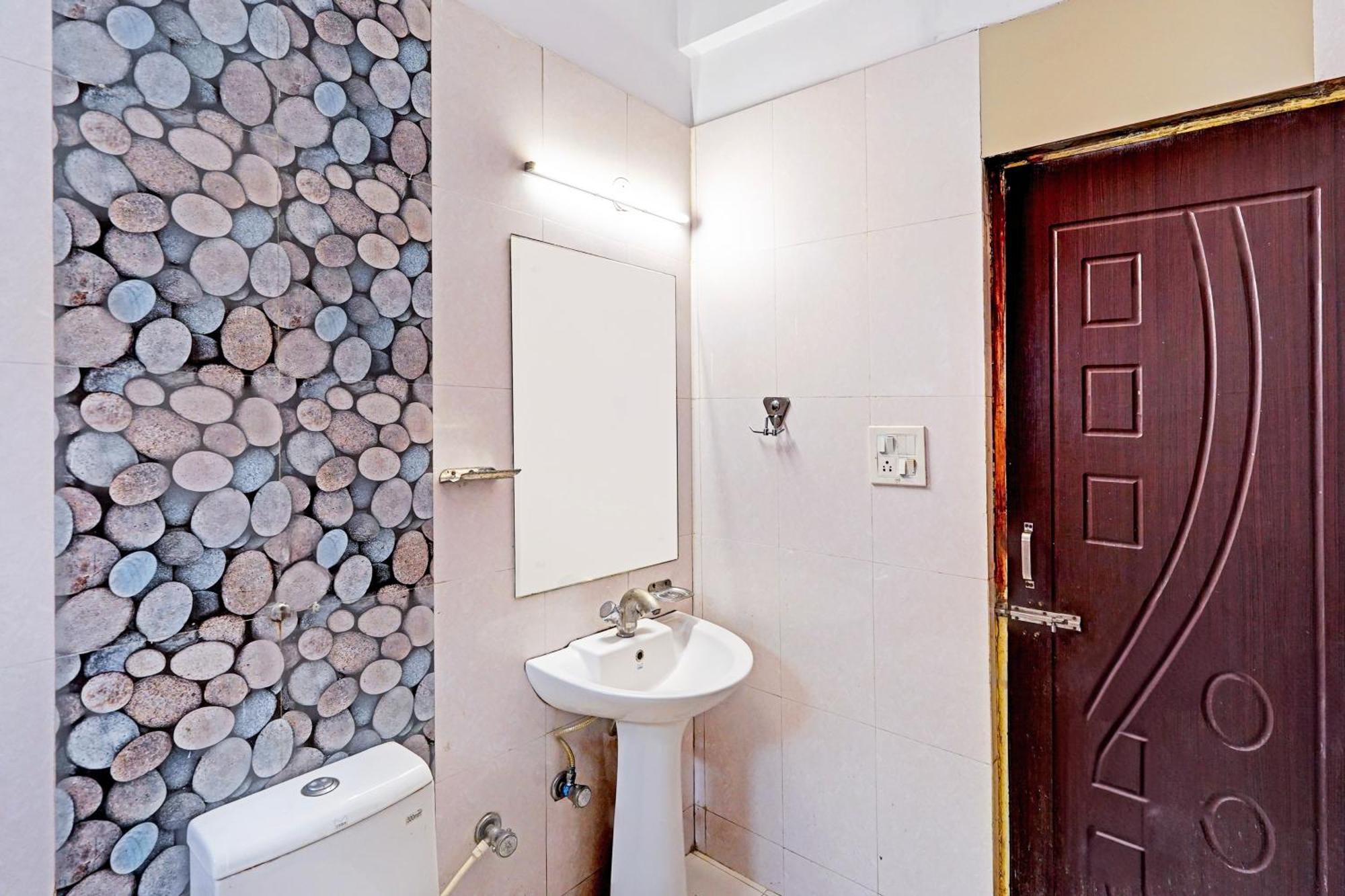 Super Hotel O Palm Dehradun Eksteriør billede