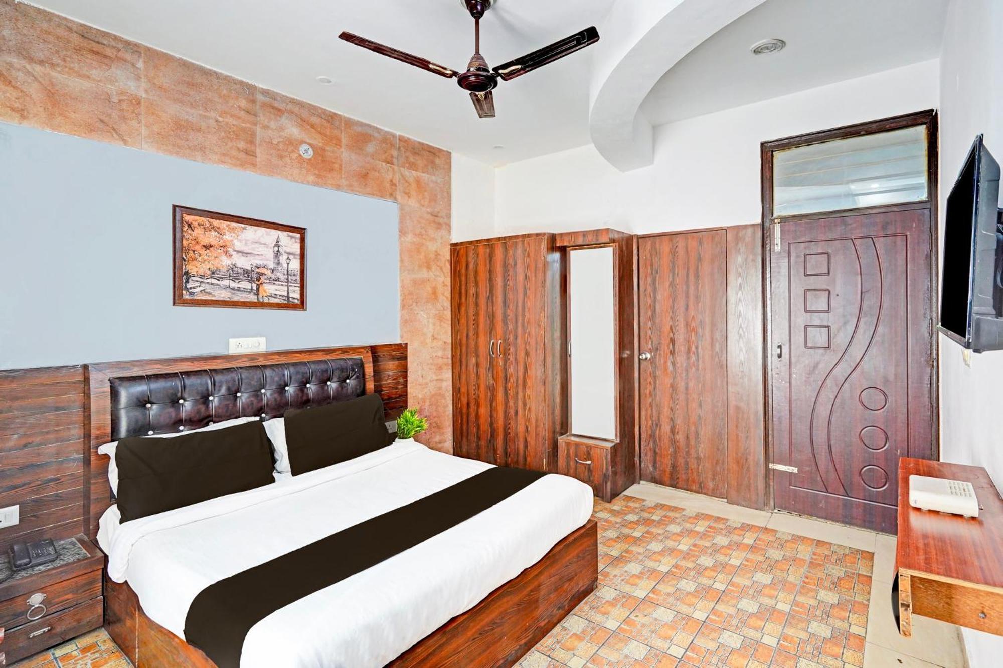 Super Hotel O Palm Dehradun Eksteriør billede