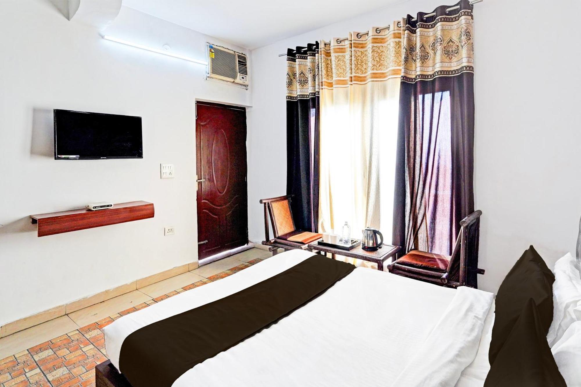 Super Hotel O Palm Dehradun Eksteriør billede