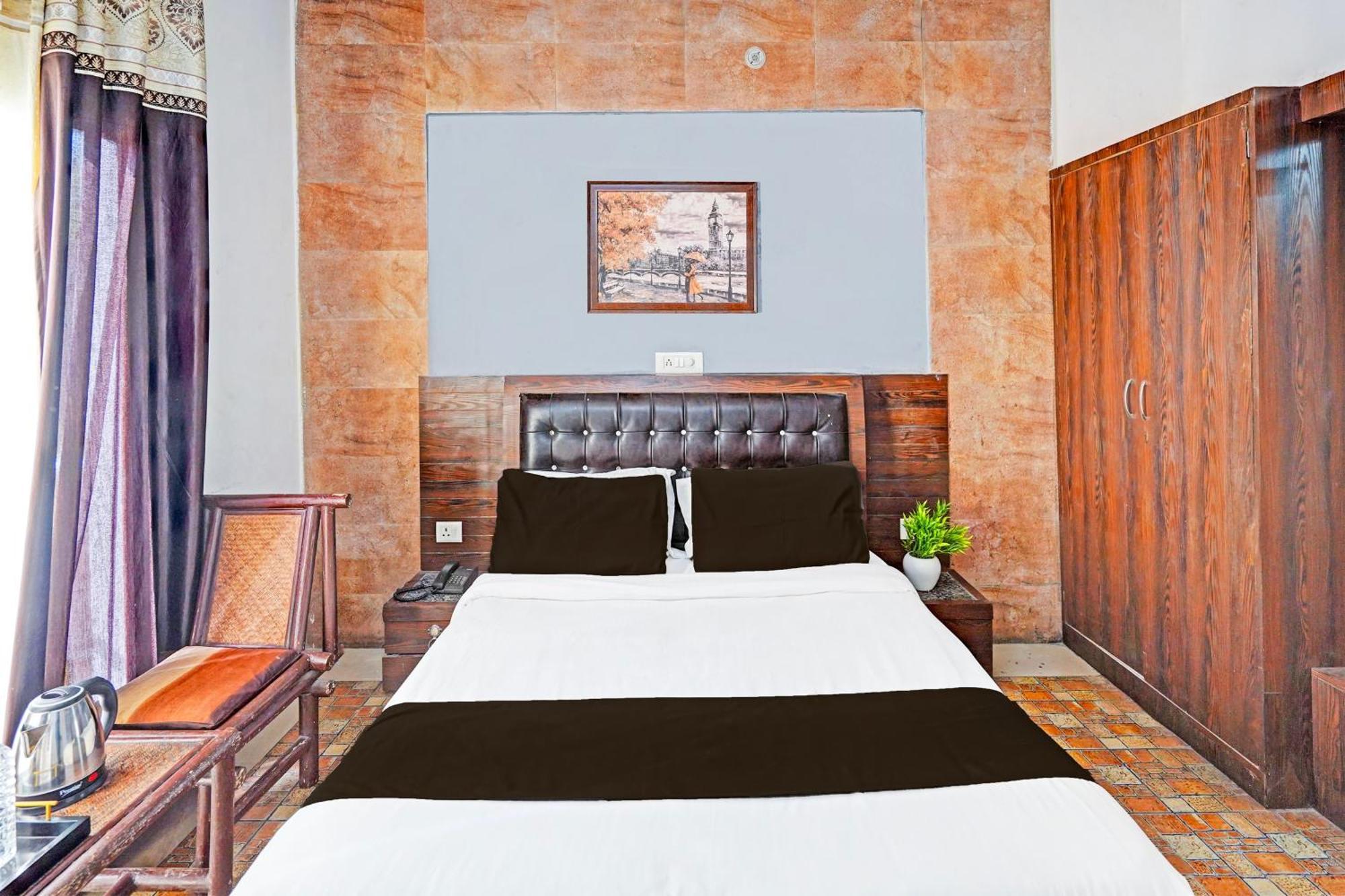 Super Hotel O Palm Dehradun Eksteriør billede